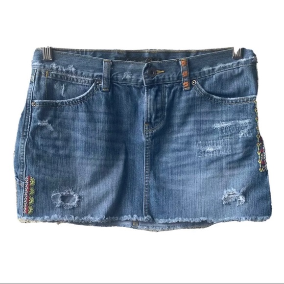 Lucky Brand Women’s Blue Denim Jean Mini Skirt Size 6 28 Distressed Embroidered - Picture 1 of 12